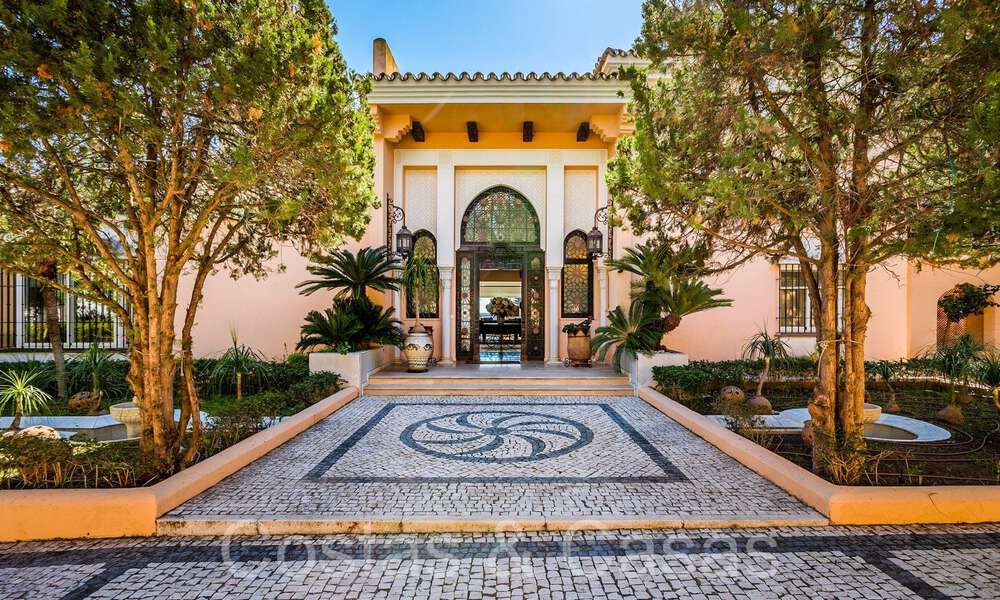 Villa andalouse à vendre directement sur la plage, sur le New Golden Mile entre Marbella et Estepona 66310