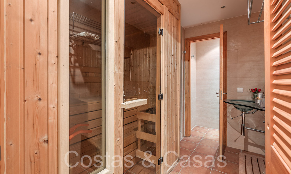 Villa andalouse à vendre directement sur la plage, sur le New Golden Mile entre Marbella et Estepona 66313