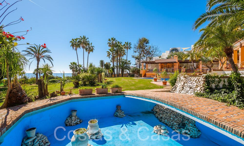 Villa andalouse à vendre directement sur la plage, sur le New Golden Mile entre Marbella et Estepona 66319