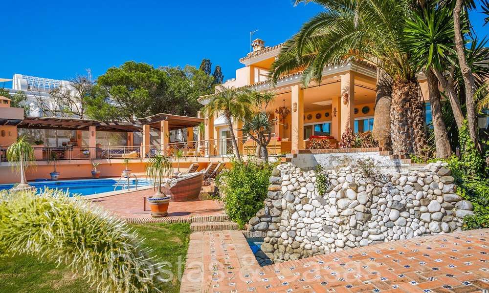 Villa andalouse à vendre directement sur la plage, sur le New Golden Mile entre Marbella et Estepona 66320