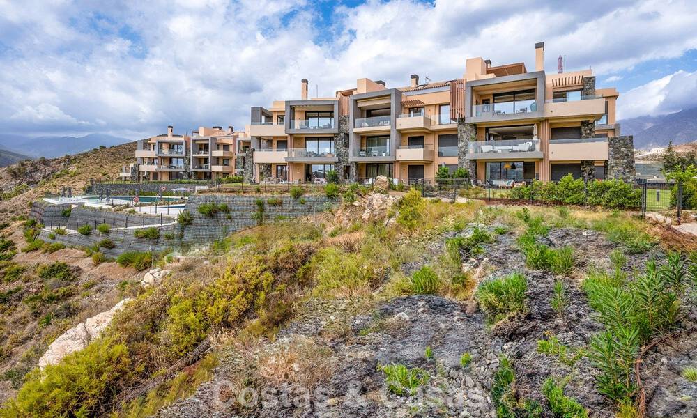 Prêt à emménager, appartement de luxe à vendre dans un prestigieux complexe de golf sur les collines de Marbella - Benahavis 66451