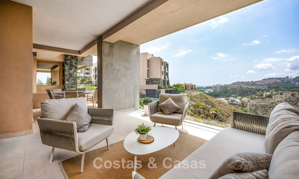 Prêt à emménager, appartement de luxe à vendre dans un prestigieux complexe de golf sur les collines de Marbella - Benahavis 66453