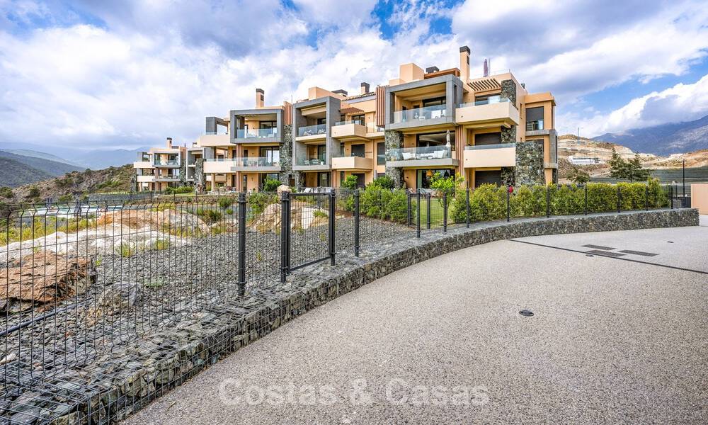 Prêt à emménager, appartement de luxe à vendre dans un prestigieux complexe de golf sur les collines de Marbella - Benahavis 66456