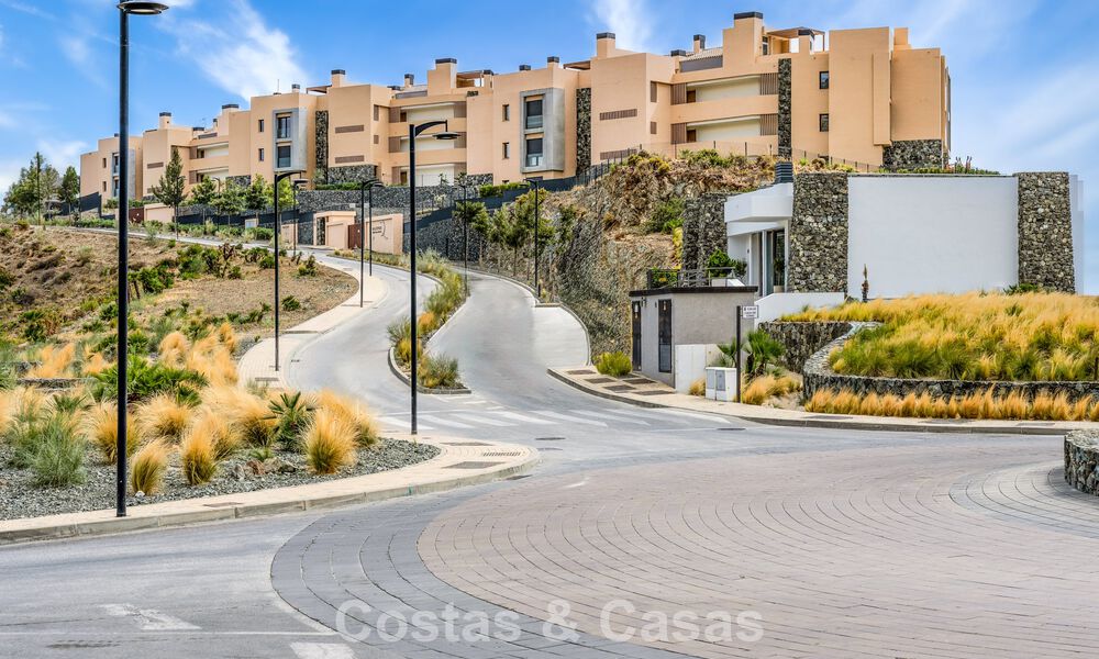 Prêt à emménager, appartement de luxe à vendre dans un prestigieux complexe de golf sur les collines de Marbella - Benahavis 66457