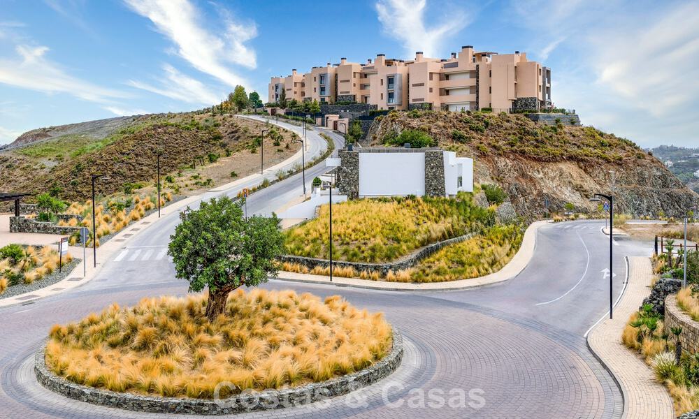Prêt à emménager, appartement de luxe à vendre dans un prestigieux complexe de golf sur les collines de Marbella - Benahavis 66459