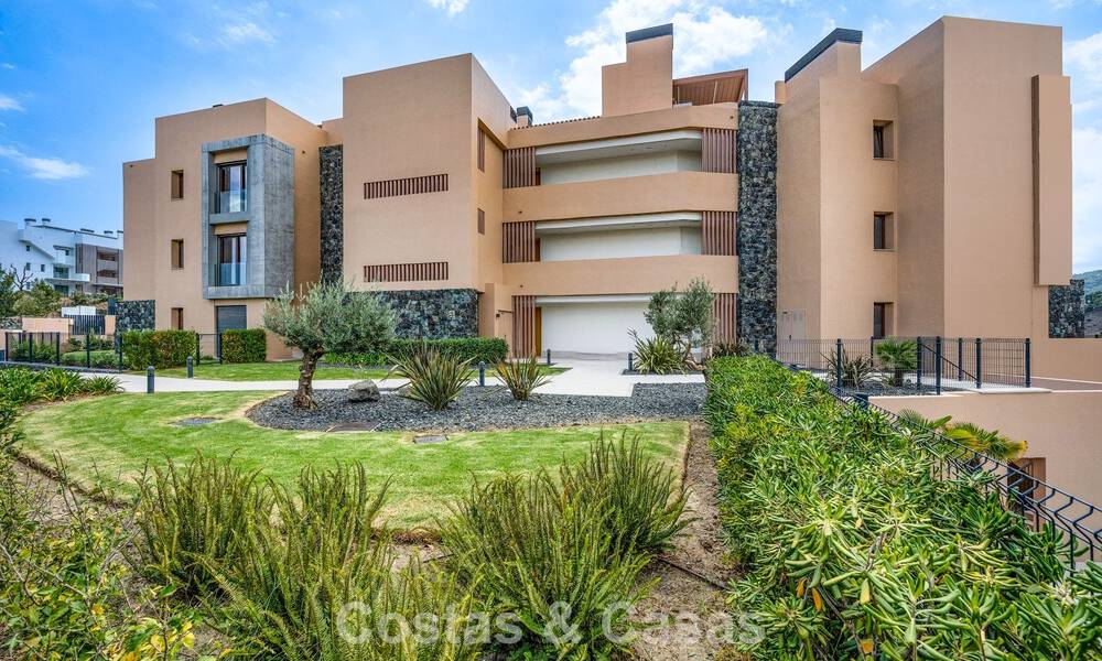 Prêt à emménager, appartement de luxe à vendre dans un prestigieux complexe de golf sur les collines de Marbella - Benahavis 66460