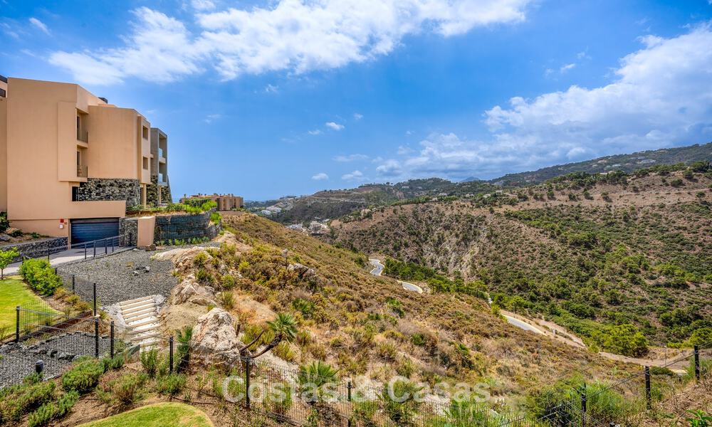 Prêt à emménager, appartement de luxe à vendre dans un prestigieux complexe de golf sur les collines de Marbella - Benahavis 66461