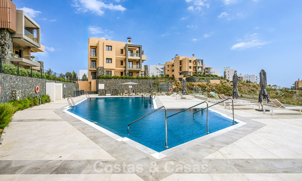 Prêt à emménager, appartement de luxe à vendre dans un prestigieux complexe de golf sur les collines de Marbella - Benahavis 66467