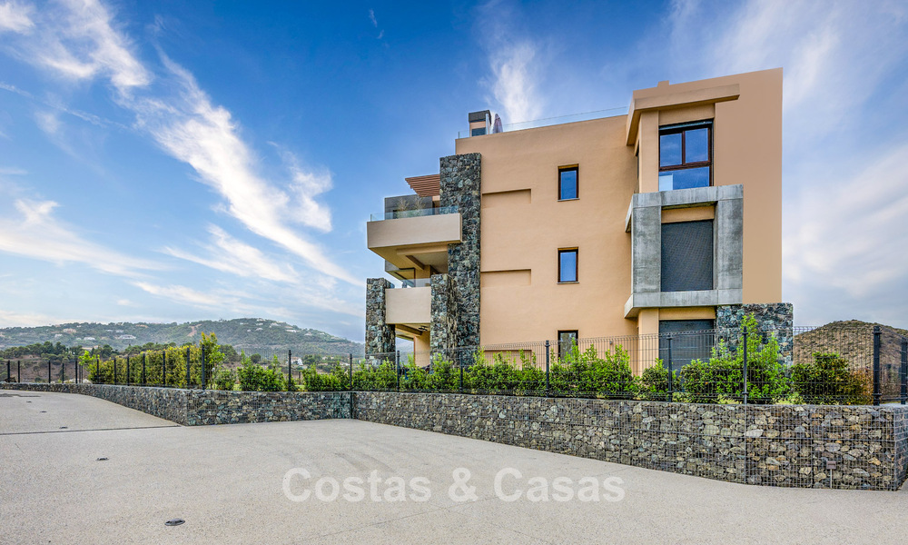 Prêt à emménager, appartement de luxe à vendre dans un prestigieux complexe de golf sur les collines de Marbella - Benahavis 66468