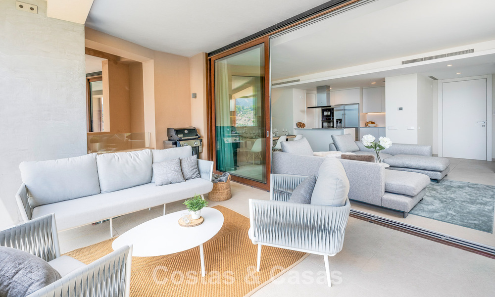 Prêt à emménager, appartement de luxe à vendre dans un prestigieux complexe de golf sur les collines de Marbella - Benahavis 66475