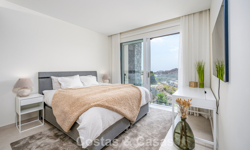 Prêt à emménager, appartement de luxe à vendre dans un prestigieux complexe de golf sur les collines de Marbella - Benahavis 66482