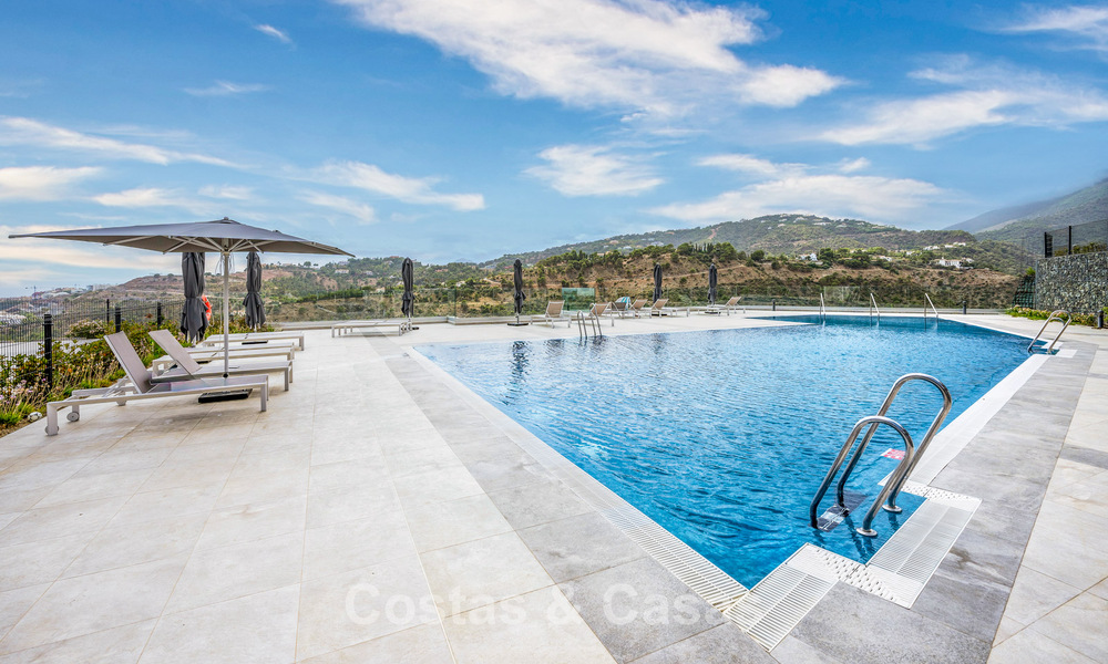 Prêt à emménager, appartement de luxe à vendre dans un prestigieux complexe de golf sur les collines de Marbella - Benahavis 66484