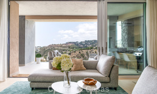Prêt à emménager, appartement de luxe à vendre dans un prestigieux complexe de golf sur les collines de Marbella - Benahavis 66485 