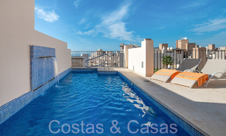 Penthouse en duplex contemporain à vendre dans un complexe de première ligne de plage avec piscine privée entre Marbella et Estepona 66576 