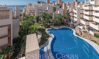 Penthouse en duplex contemporain à vendre dans un complexe de première ligne de plage avec piscine privée entre Marbella et Estepona 66578 