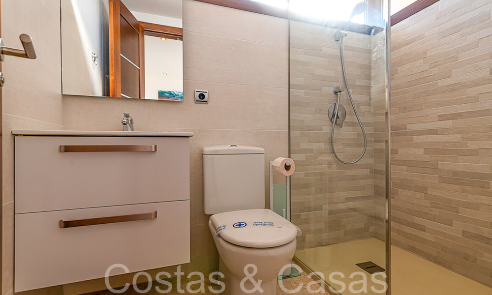 Penthouse en duplex contemporain à vendre dans un complexe de première ligne de plage avec piscine privée entre Marbella et Estepona 66579