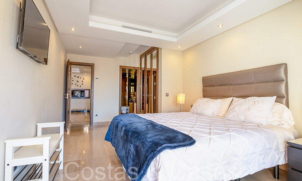 Penthouse en duplex contemporain à vendre dans un complexe de première ligne de plage avec piscine privée entre Marbella et Estepona 66584