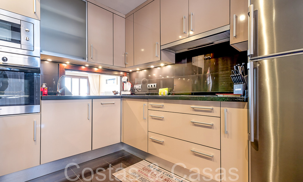 Penthouse en duplex contemporain à vendre dans un complexe de première ligne de plage avec piscine privée entre Marbella et Estepona 66588