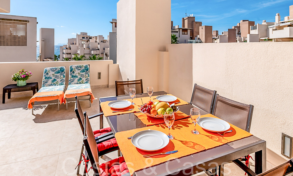 Penthouse en duplex contemporain à vendre dans un complexe de première ligne de plage avec piscine privée entre Marbella et Estepona 66593