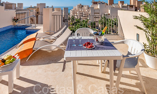 Penthouse en duplex contemporain à vendre dans un complexe de première ligne de plage avec piscine privée entre Marbella et Estepona 66594 