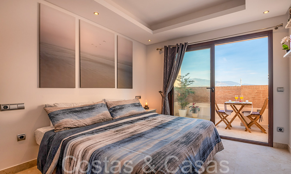 Penthouse en duplex contemporain à vendre dans un complexe de première ligne de plage avec piscine privée entre Marbella et Estepona 66597