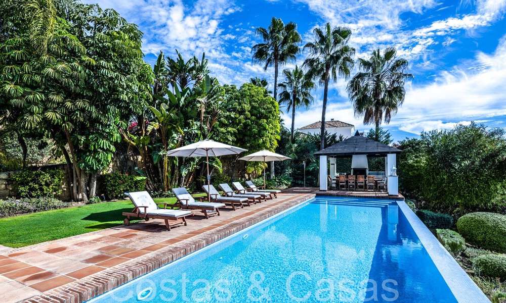 Villa de luxe méditerranéenne à vendre avec vue sur le golf et la mer dans une urbanisation fermée à La Quinta, Marbella - Benahavis 66696