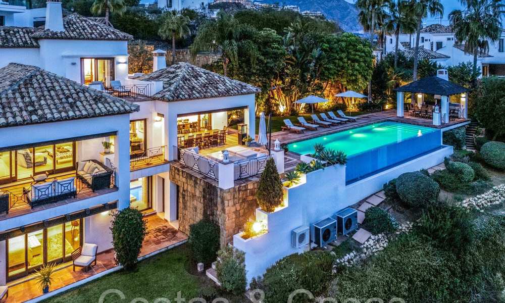 Villa de luxe méditerranéenne à vendre avec vue sur le golf et la mer dans une urbanisation fermée à La Quinta, Marbella - Benahavis 66703