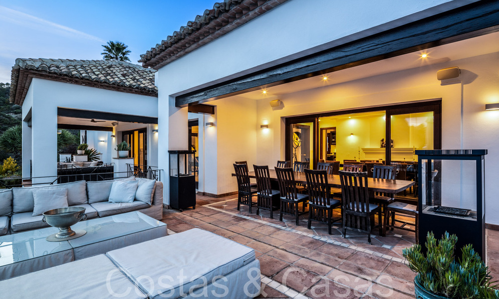 Villa de luxe méditerranéenne à vendre avec vue sur le golf et la mer dans une urbanisation fermée à La Quinta, Marbella - Benahavis 66704