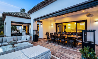 Villa de luxe méditerranéenne à vendre avec vue sur le golf et la mer dans une urbanisation fermée à La Quinta, Marbella - Benahavis 66704 