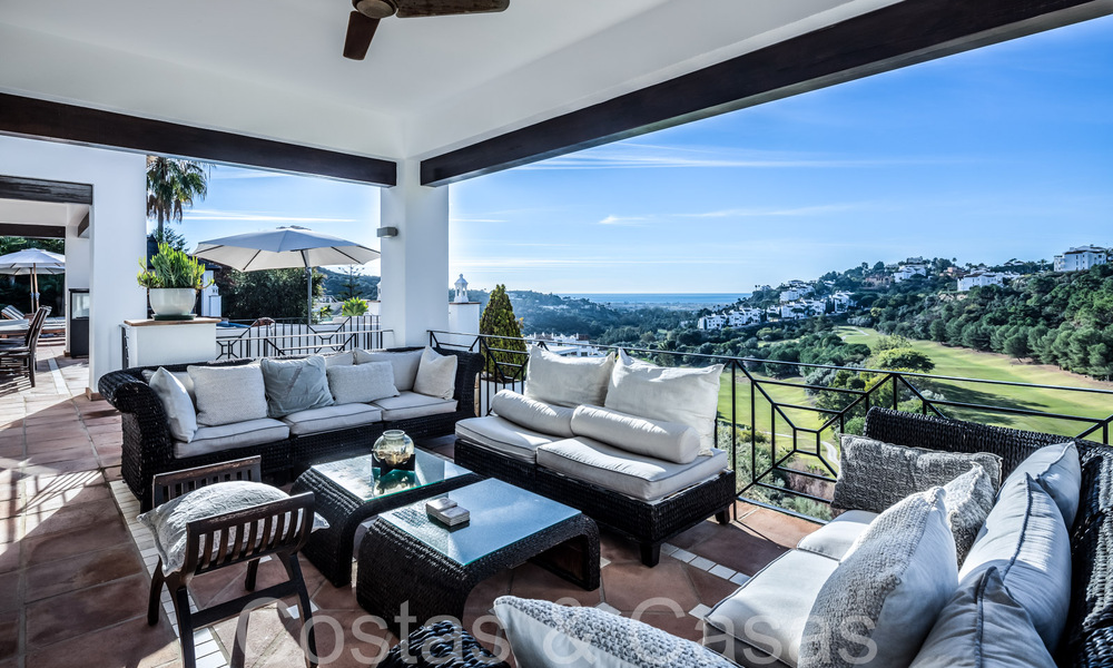 Villa de luxe méditerranéenne à vendre avec vue sur le golf et la mer dans une urbanisation fermée à La Quinta, Marbella - Benahavis 66707
