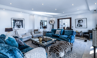 Villa de luxe méditerranéenne à vendre avec vue sur le golf et la mer dans une urbanisation fermée à La Quinta, Marbella - Benahavis 66708 