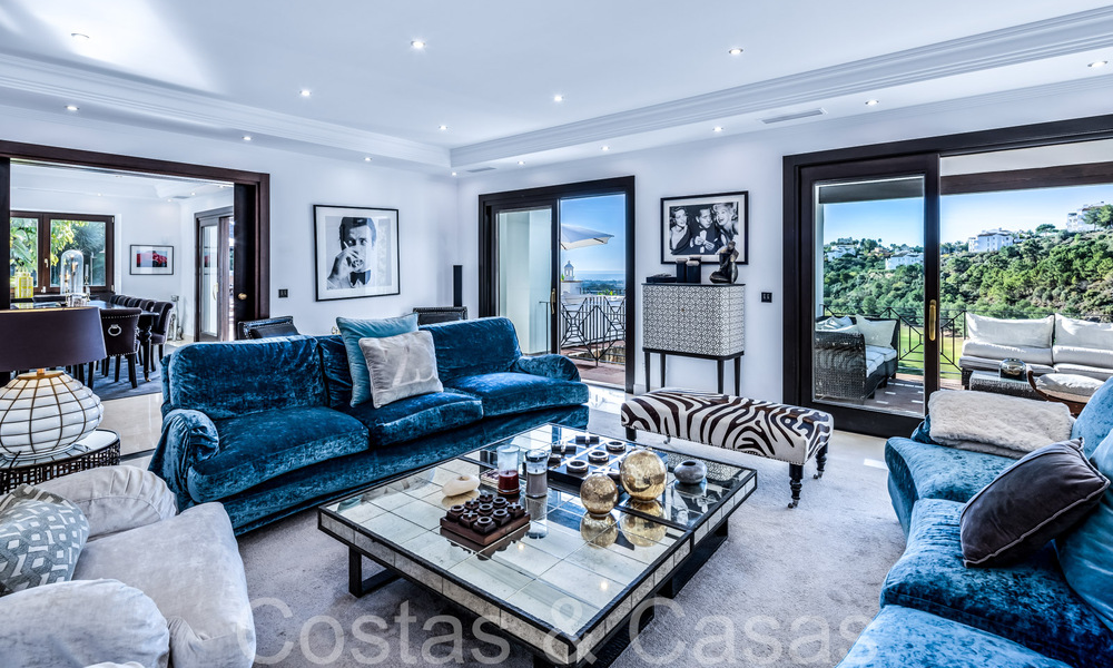 Villa de luxe méditerranéenne à vendre avec vue sur le golf et la mer dans une urbanisation fermée à La Quinta, Marbella - Benahavis 66709