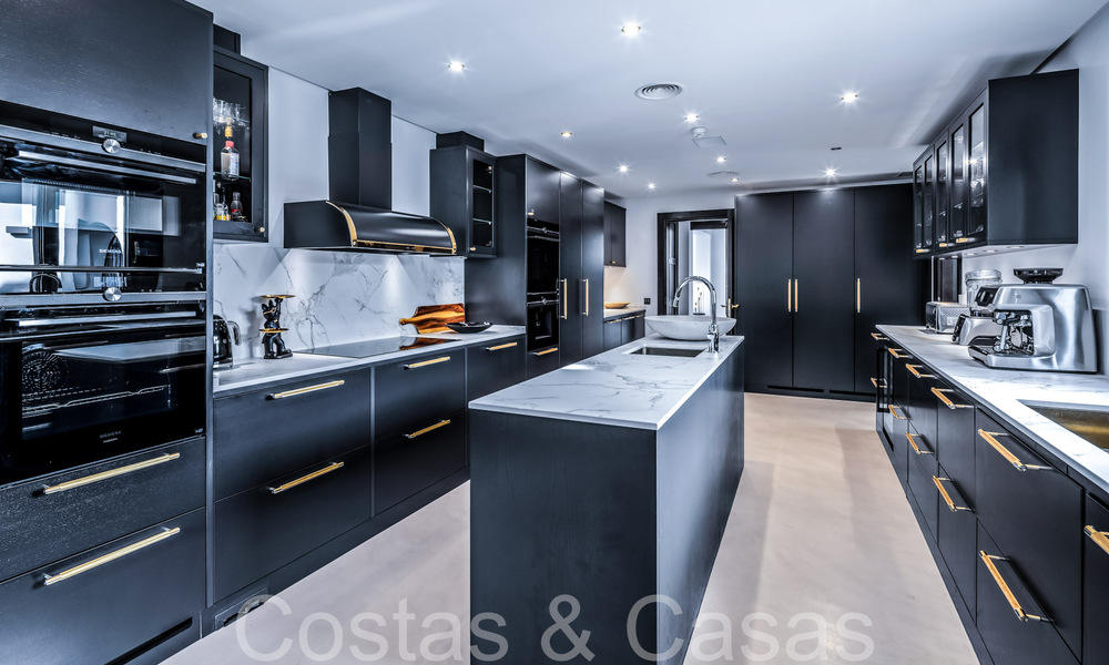 Villa de luxe méditerranéenne à vendre avec vue sur le golf et la mer dans une urbanisation fermée à La Quinta, Marbella - Benahavis 66711