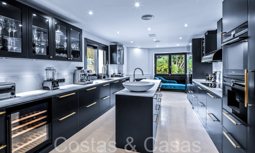 Villa de luxe méditerranéenne à vendre avec vue sur le golf et la mer dans une urbanisation fermée à La Quinta, Marbella - Benahavis 66712