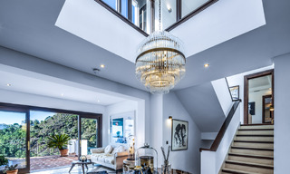 Villa de luxe méditerranéenne à vendre avec vue sur le golf et la mer dans une urbanisation fermée à La Quinta, Marbella - Benahavis 66713 