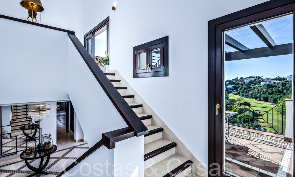 Villa de luxe méditerranéenne à vendre avec vue sur le golf et la mer dans une urbanisation fermée à La Quinta, Marbella - Benahavis 66716