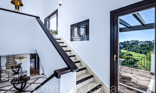 Villa de luxe méditerranéenne à vendre avec vue sur le golf et la mer dans une urbanisation fermée à La Quinta, Marbella - Benahavis 66716 