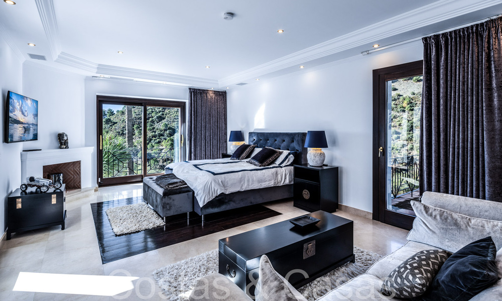 Villa de luxe méditerranéenne à vendre avec vue sur le golf et la mer dans une urbanisation fermée à La Quinta, Marbella - Benahavis 66717