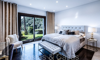 Villa de luxe méditerranéenne à vendre avec vue sur le golf et la mer dans une urbanisation fermée à La Quinta, Marbella - Benahavis 66720 