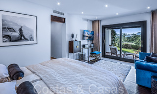 Villa de luxe méditerranéenne à vendre avec vue sur le golf et la mer dans une urbanisation fermée à La Quinta, Marbella - Benahavis 66721 