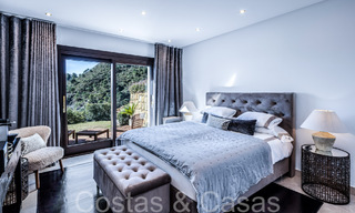 Villa de luxe méditerranéenne à vendre avec vue sur le golf et la mer dans une urbanisation fermée à La Quinta, Marbella - Benahavis 66723 