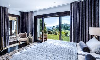 Villa de luxe méditerranéenne à vendre avec vue sur le golf et la mer dans une urbanisation fermée à La Quinta, Marbella - Benahavis 66725 