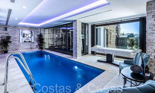 Villa de luxe méditerranéenne à vendre avec vue sur le golf et la mer dans une urbanisation fermée à La Quinta, Marbella - Benahavis 66726 