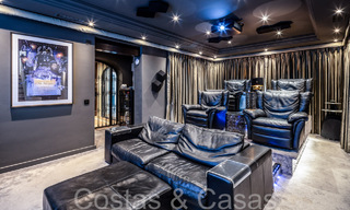 Villa de luxe méditerranéenne à vendre avec vue sur le golf et la mer dans une urbanisation fermée à La Quinta, Marbella - Benahavis 66728 