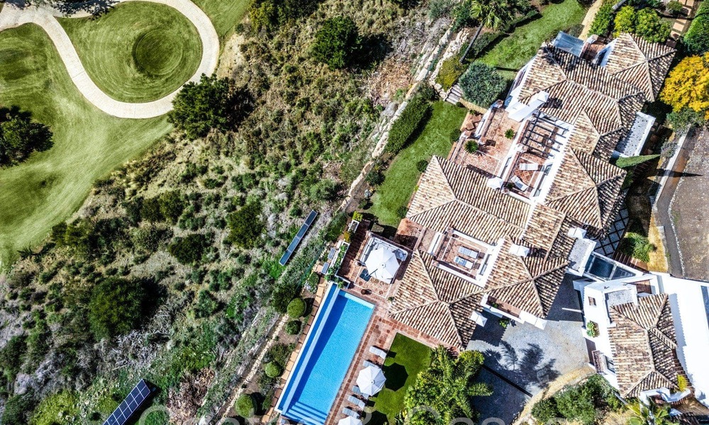 Villa de luxe méditerranéenne à vendre avec vue sur le golf et la mer dans une urbanisation fermée à La Quinta, Marbella - Benahavis 66729