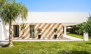 Villa de luxe élégante et moderne de plain-pied à vendre dans une zone de golf près du centre d'Estepona 66745 