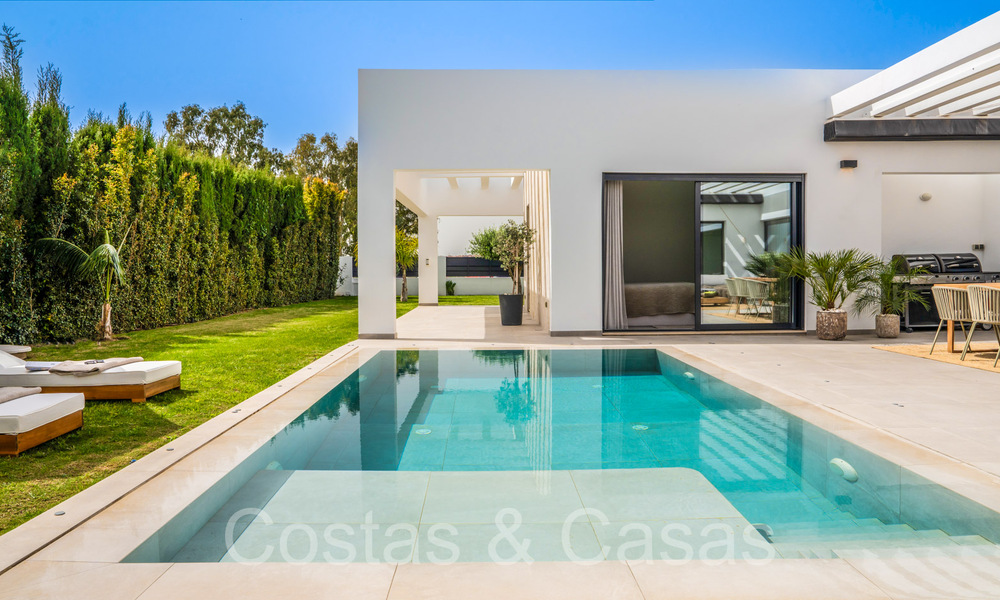 Villa de luxe élégante et moderne de plain-pied à vendre dans une zone de golf près du centre d'Estepona 66747