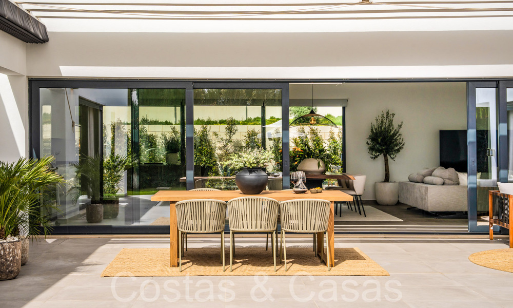 Villa de luxe élégante et moderne de plain-pied à vendre dans une zone de golf près du centre d'Estepona 66749