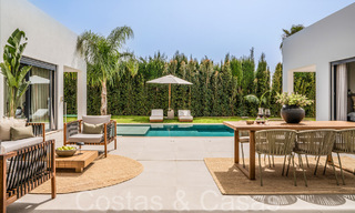 Villa de luxe élégante et moderne de plain-pied à vendre dans une zone de golf près du centre d'Estepona 66750 
