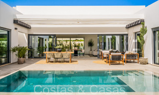 Villa de luxe élégante et moderne de plain-pied à vendre dans une zone de golf près du centre d'Estepona 66753 